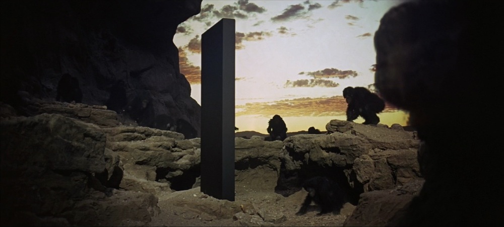 2001space odyssey with monkey staring at the black monolith - Ecco perchè le Iene sbagliano sui videogiochi